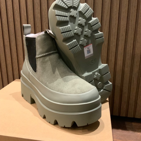 UGG Green Platform Boots - Picture 2 of 8